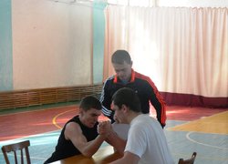 Конкурс з армреслінгу
